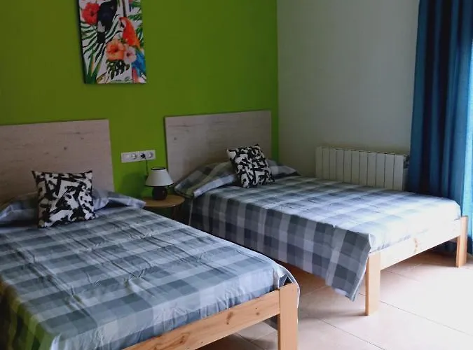 Chalet amplio con Jardín y zona barbacoa.