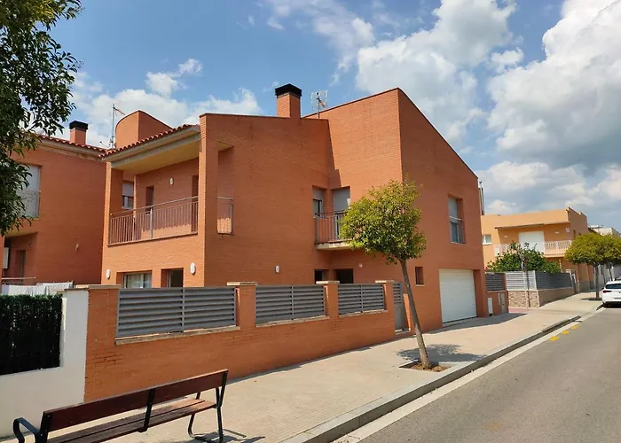 Chalet amplio con Jardín y zona barbacoa.